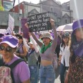 180 mil mujeres marchan en CDMX para conmemorar el 8M