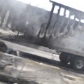 Reportan a un trailer incendiado en la autopista Guadalajara a Puerto Vallarta.