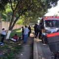 Motociclista pierde el control sobre avenida de ingreso