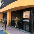 Fuego en restaurante de la ciudad