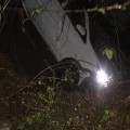 Cae automóvil a canal en en la calle Poetas Desconocidos