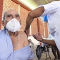 Adultos mayores de la CDMX reciben su vacuna contra el Covid-19