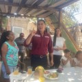 Arranca Héctor Santana su campaña para el distrito 18 en un hogar en la colonia Bicentenario.