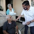 El Profe Michel sigue recorriendo las colonias de Puerto Vallarta