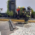 Bomberos evitan que fuego se incendie todo el Resturante Florios.