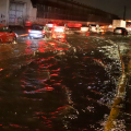 Se desborda canal de aguas negras en Ecatepec, Edomex