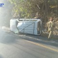 Accidente en Boca de Tomatlán: Dos personas lesionadas tras volcadura en la Carretera 200