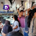 Apretados, sudorosos y sin aire acondicionado, así viajan los usuarios del transporte público en Puerto Vallarta