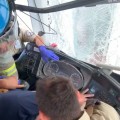 Camión se impacta contra paso vehicular en Guadalajara