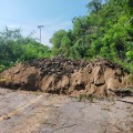 Cerrada y destrozada Carretera vieja de Huanacaxtle