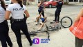 Dos ciclistas colisionan en Etziquio Corona.