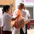 “El Profe” y su esposa “Chuyita” inauguran consultorio médico en Boca de Tomatlán