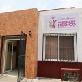 “El Profe” y su esposa “Chuyita” inauguran consultorio médico en Boca de Tomatlán
