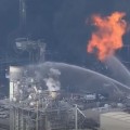 Incendio en refinería de Shell vecina de Pemex en EU
