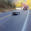 Joven motociclista fallece tras colisión con camión de transporte en carretera 200