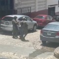 Marinos agreden a un masculino en la calle Matamoros y Guerrero en Puerto Vallarta