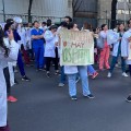 Médicos de Pemex exigen su aguinaldo
