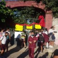Padres y alumnos se manifiestan en primaria de la ciudad; no dejan entrar a nadie