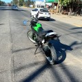 Patrulla de Trasporte Publico le corta circulación a motociclista.