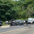 Tres lesionados en accidente carretero en la 200