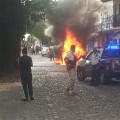Vehículo se incendia en libramiento.