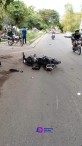 Accidente en la Avenida Paseo de las Flores entre una camioneta y una moto.