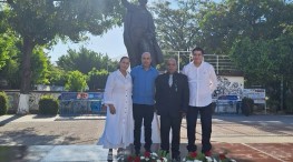 Autoridades rinden honores a Benito Juárez