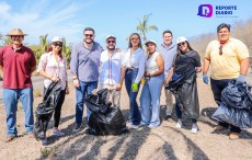 Ayuntamiento de Bahía de Banderas y empresarios limpian carretera de La Cruz de Huanacaxtle y Punta de Mita