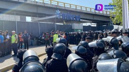 Caos en el AICM por protesta de extrabajadores de Interjet