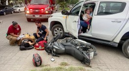 Choque Entre Motocicleta y Camioneta en Colonia Aralias