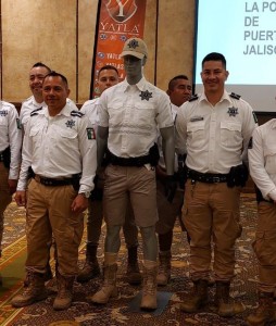 Entregan 150 uniformes a policía turística de todo Puerto Vallarta