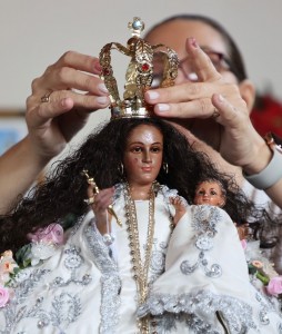 Hermosa tradición el “Baño a la Virgen del Rosario de Talpa"