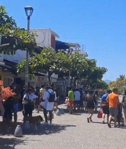 Malecón y playas de Vallarta se llenaron de visitantes