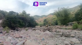 Mueven cauce del Río Pitillal con maquinaria del gobierno del Estado.
