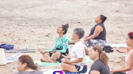Realizan Masterclass de Yoga en Playa del Holi
