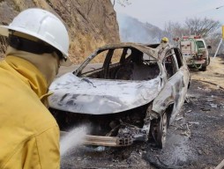 Se incendia un vehículo abandonado en la carretera 70 Ameca