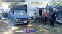 Sujeto saqueando autopartes en El Corralón de grúas Lemos