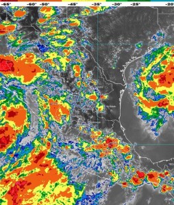 Tormenta tropical IVO continúa dejando fuertes lluvias en las costas de Jalisco y Nayarit
