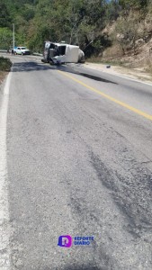 Volcadura de Pipa de Gasolina en Curva de las Monjas: Alerta en Carretera 200 Rumbo a Tomatlán