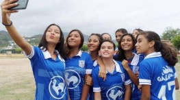 La Gallada Patrocina Uniforme  a un Equipo de Fútbol Femenil